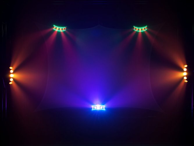Eurolite LED SCY-5 Hybrid, 5x4W QCL, 30x0,2W RGB, paprskový efekt