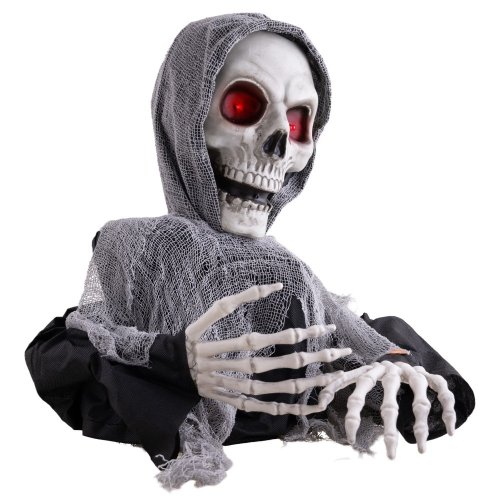 Halloween kostra s červenýma očima
