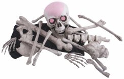 Halloween 18 kostí a lebka se svítícíma očima Halloween 18 kostí a lebka se svítícíma očima