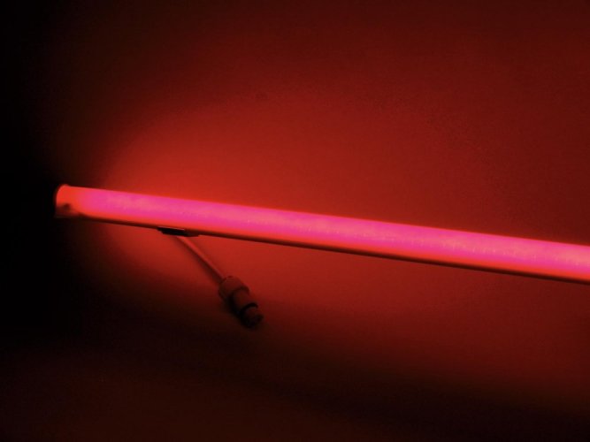 Eurolite LED Tube 105 cm, červená-matná - použito (51929100)
