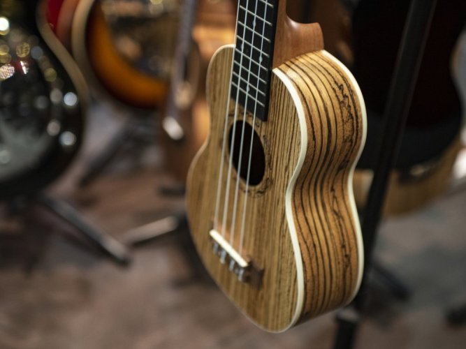 Dimavery UK-400, sopránové ukulele, přírodní
