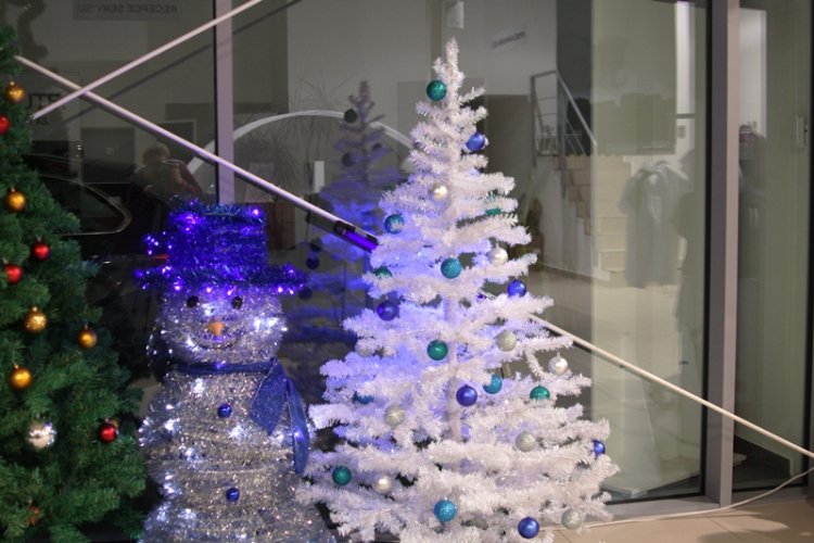 Umělý vánoční stromek UV bílý, 210 cm