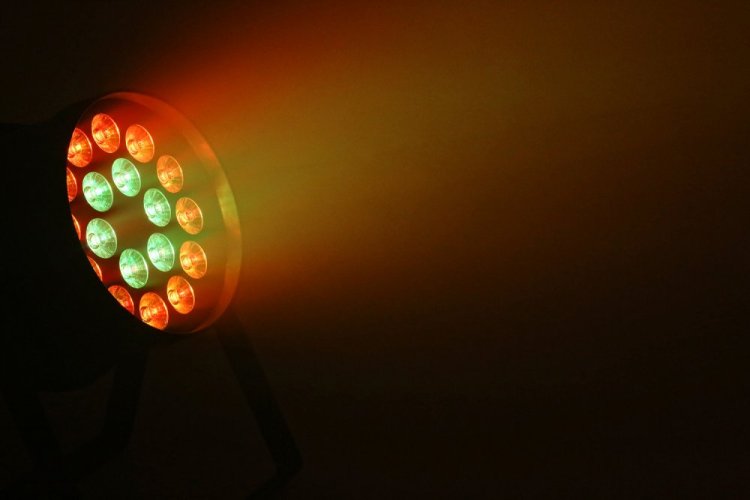 BeamZ LED PAR-64 reflektor 18x 12W RGBW, IR, DMX