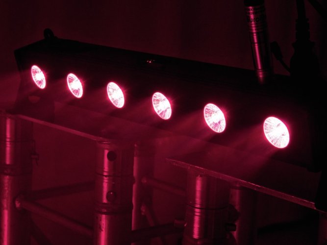Eurolite LED Bar-6 QCL RGBW Bar