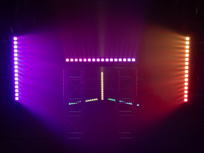 Eurolite LED IP T-PIX 16 QCL Beam Bar