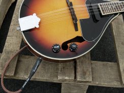 Dimavery ML-003, mandolína elektroakustická, stínovaná Dimavery ML-003, mandolína elektroakustická, stínovaná