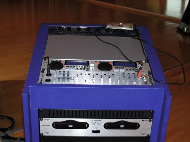 Omnitronic EM-550, 5- kanálový mixážní pult