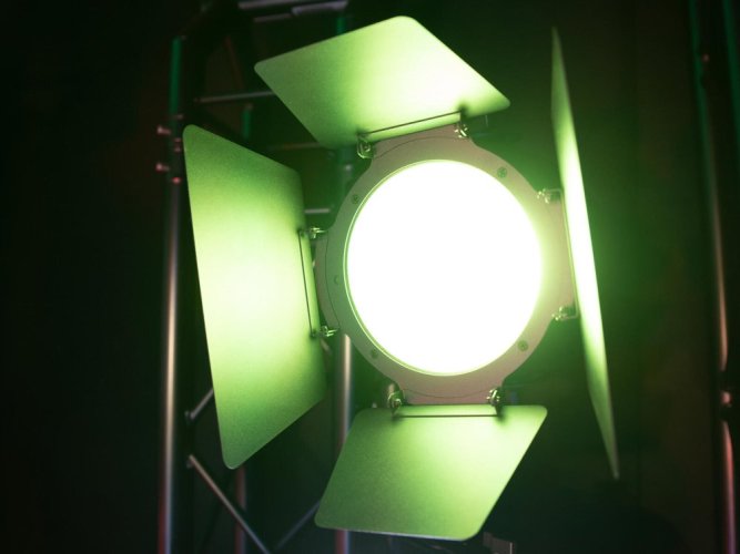 Eurolite LED Theatre COB 100 RGBAL, divadelní reflektir