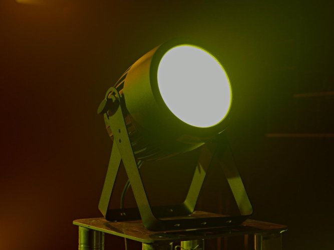 Eurolite LED Theatre COB 200W RGBAL, reflektor
