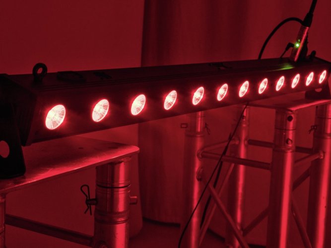 Eurolite LED BAR-12 QCL světelná lišta, 12x 4W RGBA LED